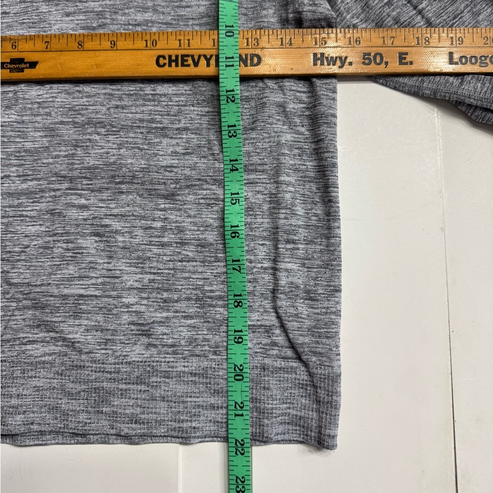 Athleta Women’s Size XS Heather Gray Long Sleeve Tee T-Shirt Athletic - Picture 5 of 6